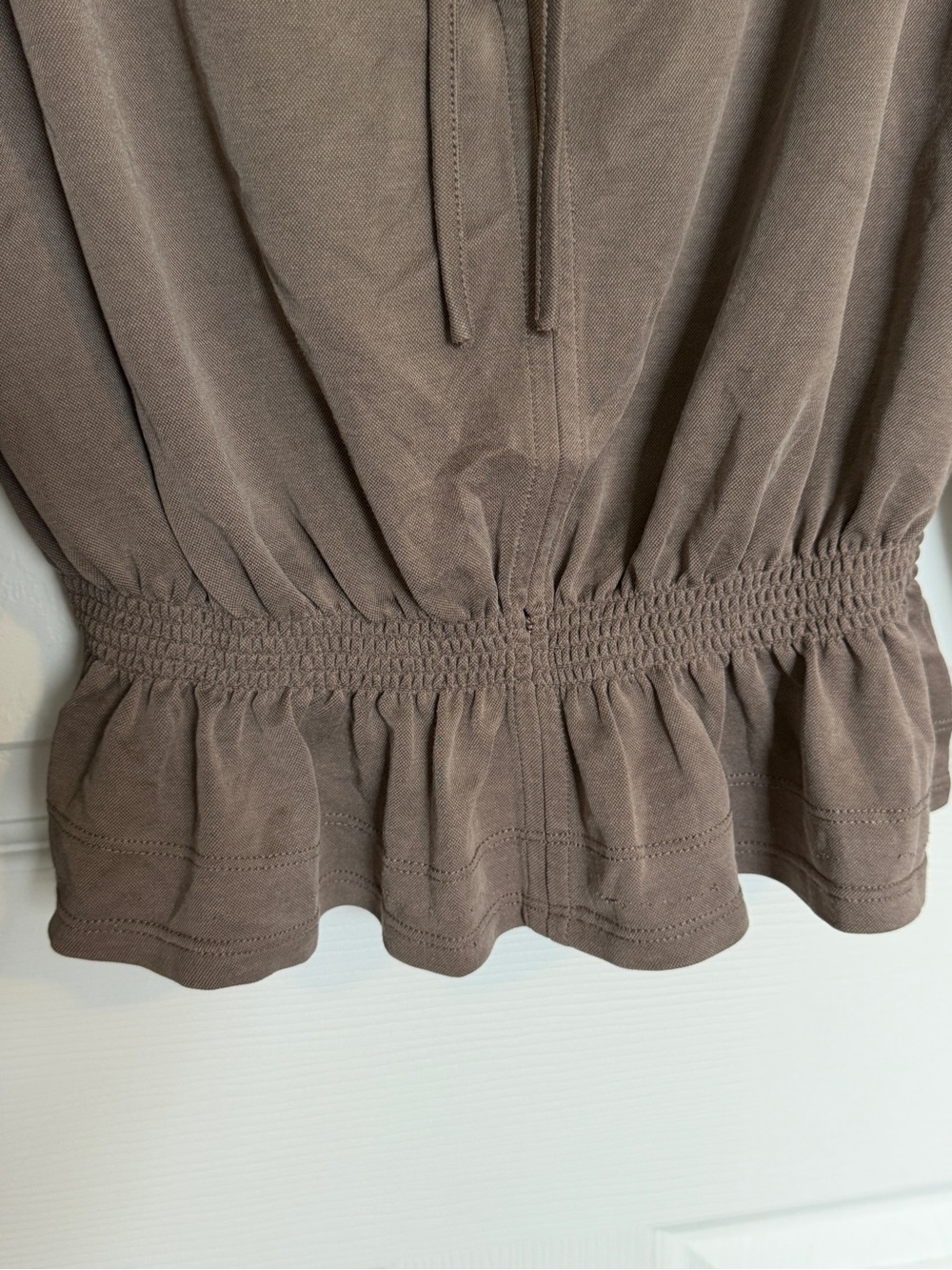 Elie Tahari Taupe Peplum Blouse Size M Tie Neck Ruffle Long Sleeve - Picture 3 of 10